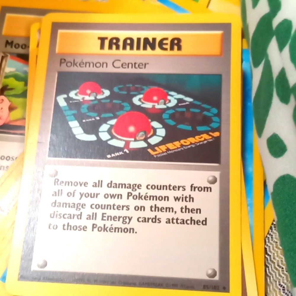 Trainer pokemon center wizard card 85/102